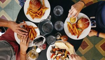 Consejos para comer fuera de casa de forma saludable