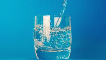 Importancia de la hidratación y cuánta agua beber al día