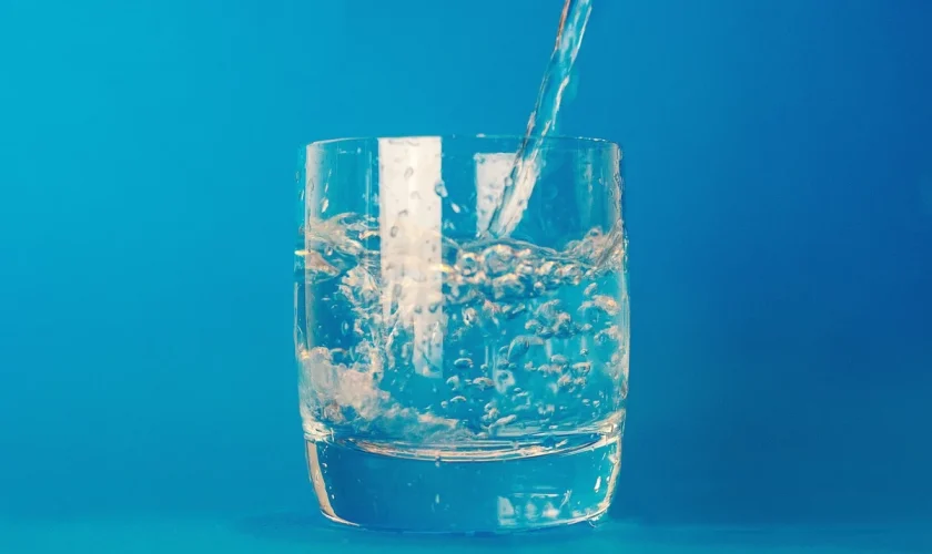 Importancia de la hidratación y cuánta agua beber al día